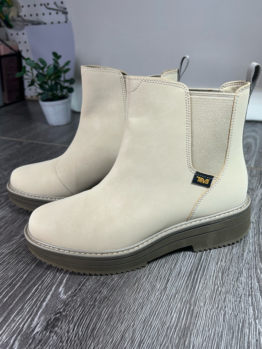 Teva women midform Chelsea Boot - Smooth Leather Platform